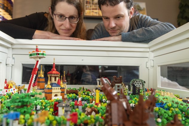 Nick en Linda uit Swolgen bouwen de Efteling met Lego - De Limburger Mobile