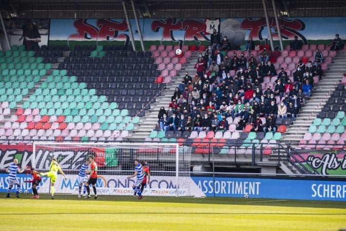 Voetballen voor publiek geeft NEC’ers een kick