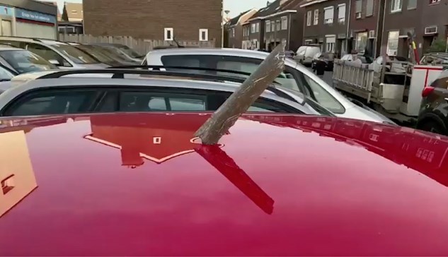 images Meerssen Vliegtuig vliegtuig verliest kort na opstijgen vanaf beek motoronderdelen boven woonwijk minstens twee gewonden