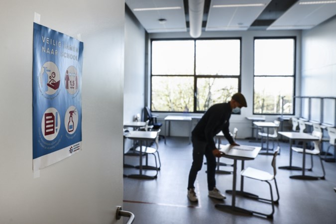 Minister Slob: scholen moeten in ieder geval al beginnen met mentorlessen