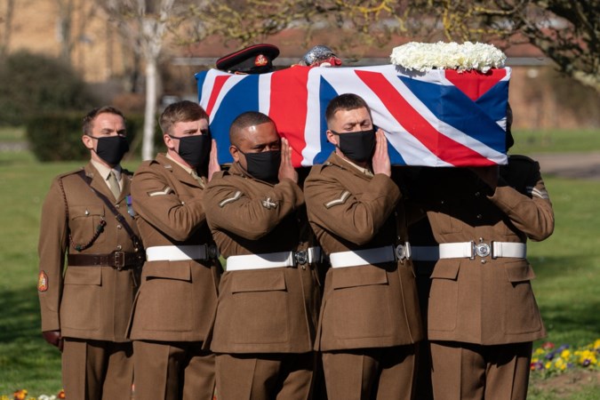 Coronaheld captain Tom Moore was ‘een baken van licht en hoop voor de wereld’