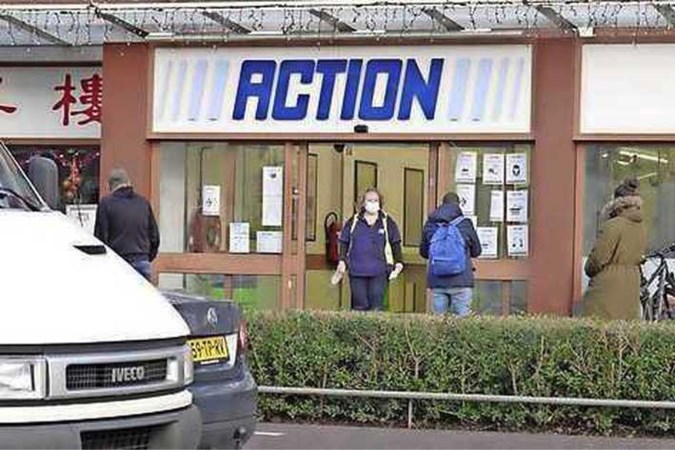 Winkelen mag bij Action maar je moet binnen 10 minuten weer weg zijn