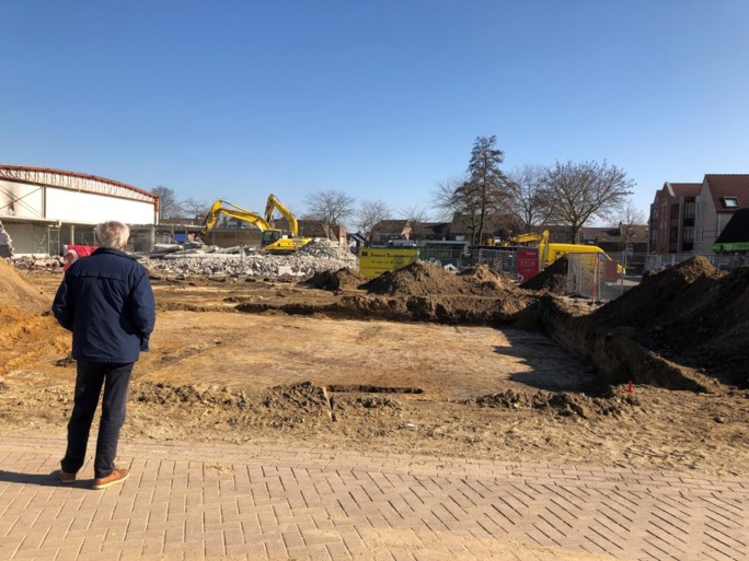 Archeologen verzamelen middeleeuws aardewerk in Nederweert