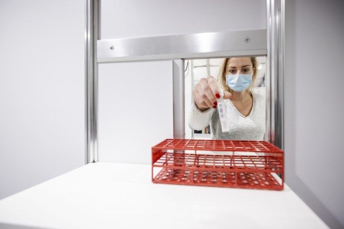 RIVM registreert 4567 coronabesmettingen, aantal coronapatiënten in ziekenhuizen blijft dalen