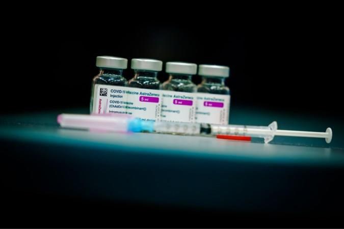 Denemarken en IJsland stoppen voorlopig met vaccin AstraZeneca: wat doet Nederland?