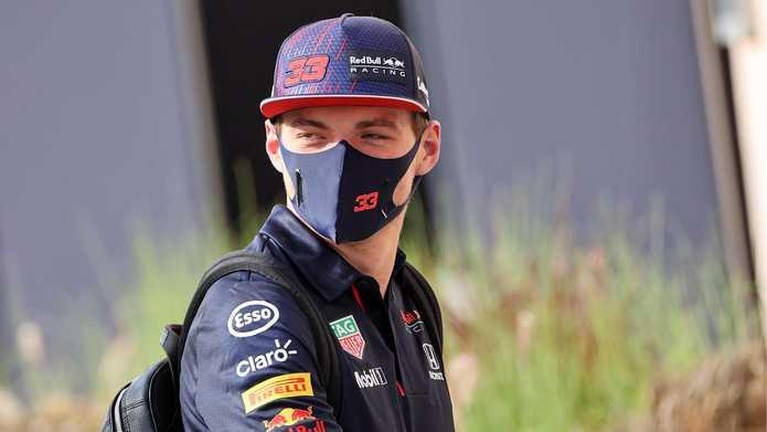 Foto’s: Max Verstappen geeft gas in Bahrein, zandstorm in aantocht