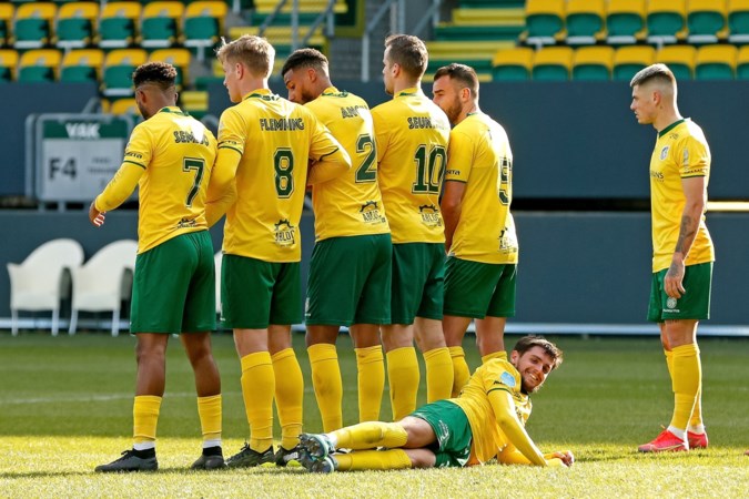Maak kennis met het nieuwste voetbalfenomeen: de muurligger