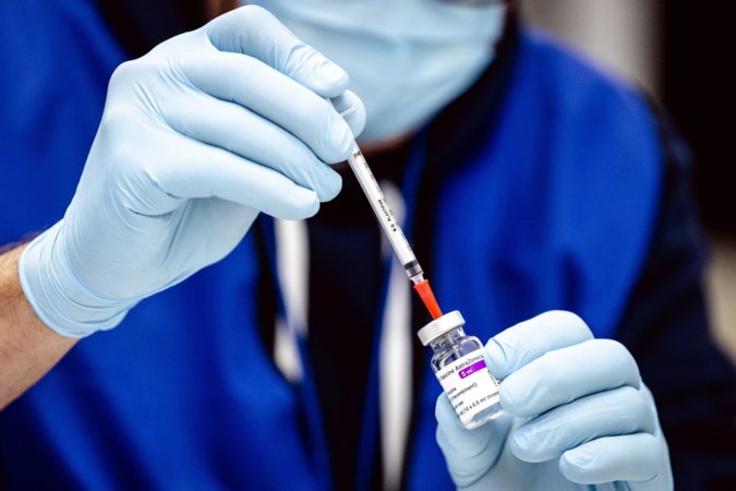 Huisartsen: tijdelijk stoppen met AstraZeneca-vaccin verstandig