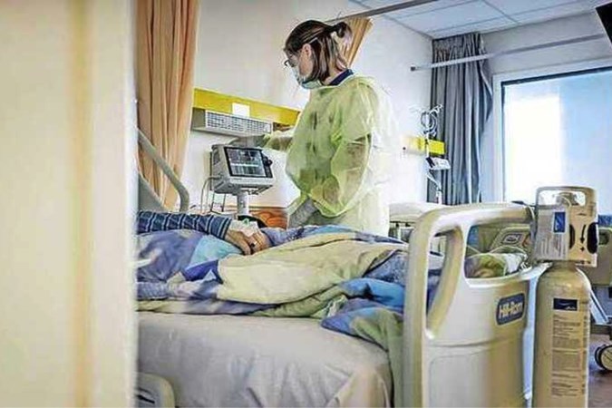 Aantal coronapatiënten in ziekenhuizen stijgt verder naar 2037