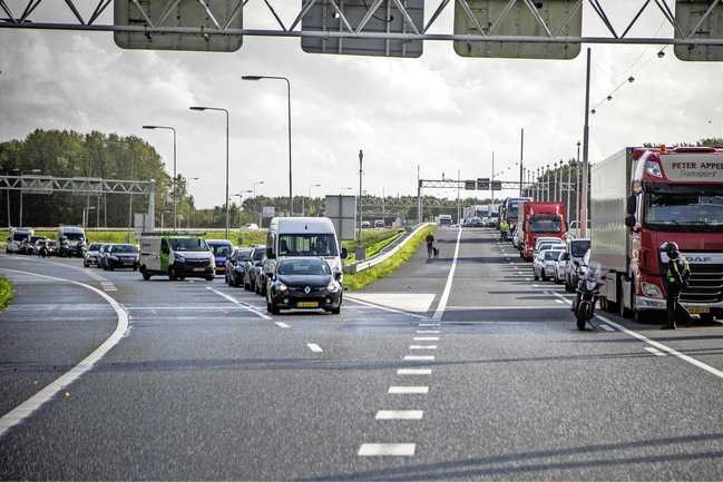 Files bij tunnels hardnekkig: truckers blijven hoogtemeldingen negeren