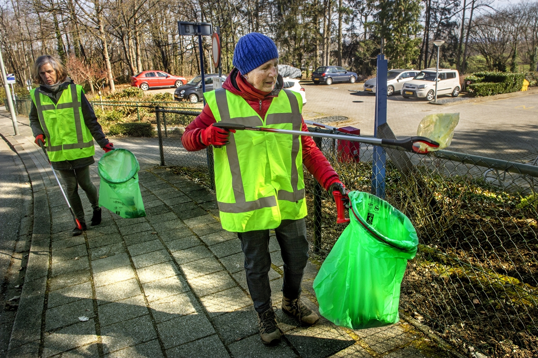 Maria uit Vaals op pad voor schone buurt: 'Als je moppert, moet je ook iets doen' - De Limburger