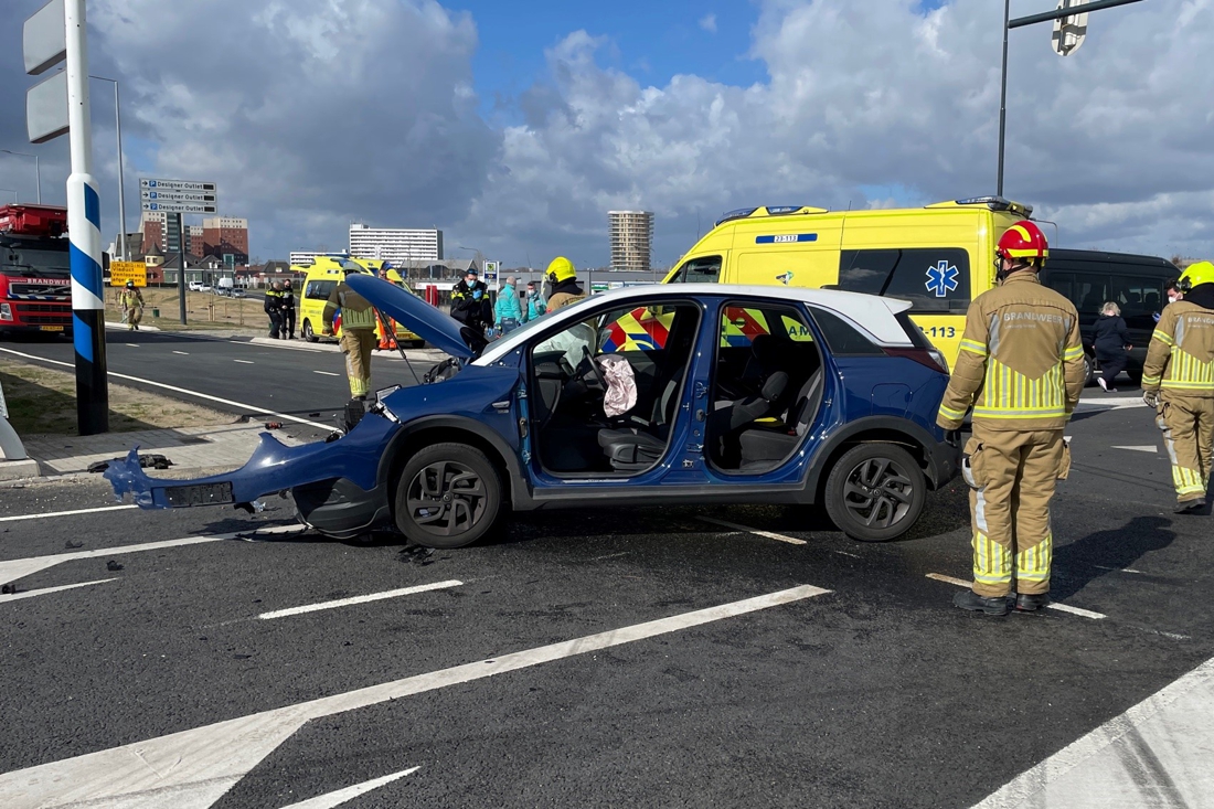 Vrouw zwaargewond bij ongeval op N280 in Roermond.