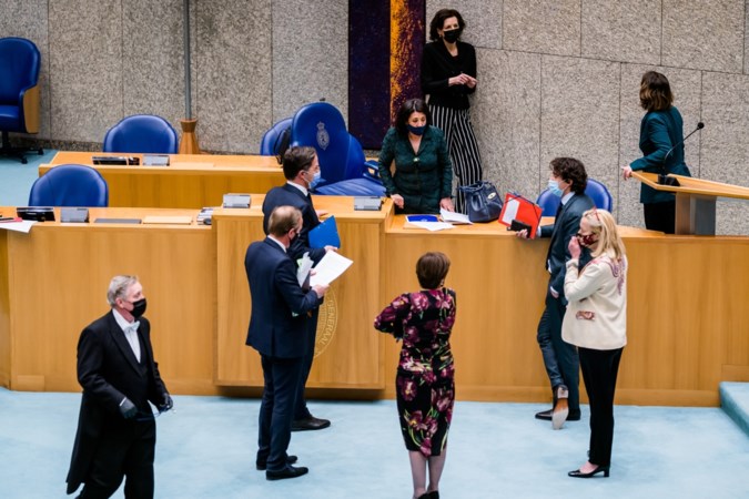 Gesteggel, chaos en uitstel in poging tot debat over gelekte notities