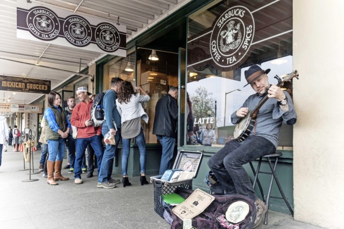 Jubilerende keten Starbucks maakte koffiedrinken hip: ‘Een geniaal concept’