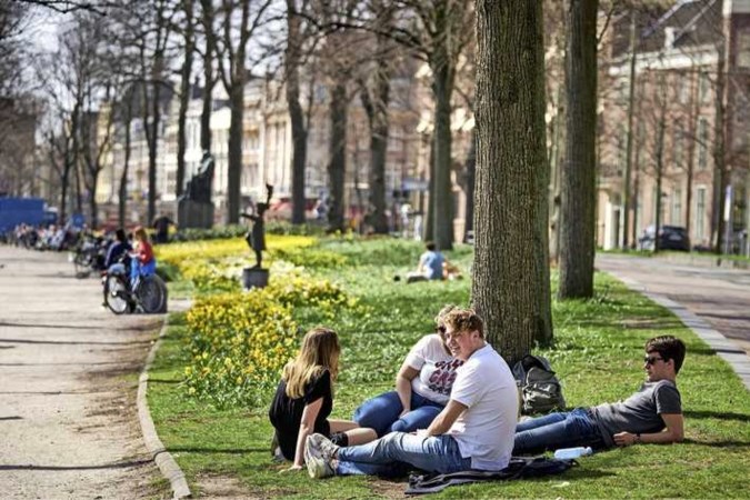 Virologen: ‘Mooi weer heeft drukkende werking op virus’