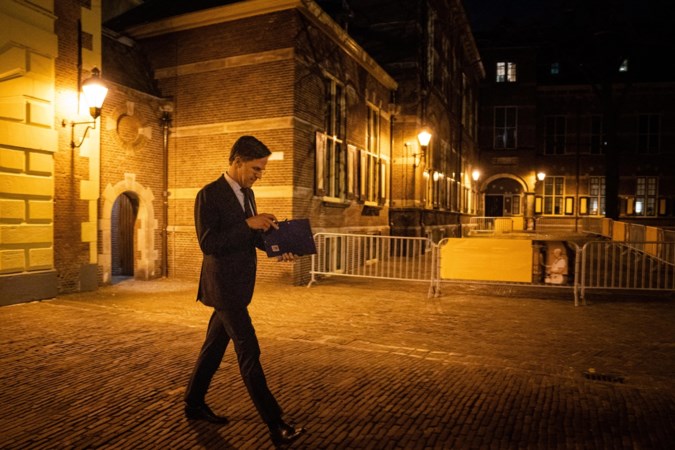 VVD-prominenten en top nemen het op voor Rutte: Segers kiest ’glibberig en slecht pad’