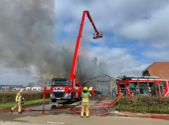 Grote brand zorgt voor flinke rookontwikkeling in Panningen