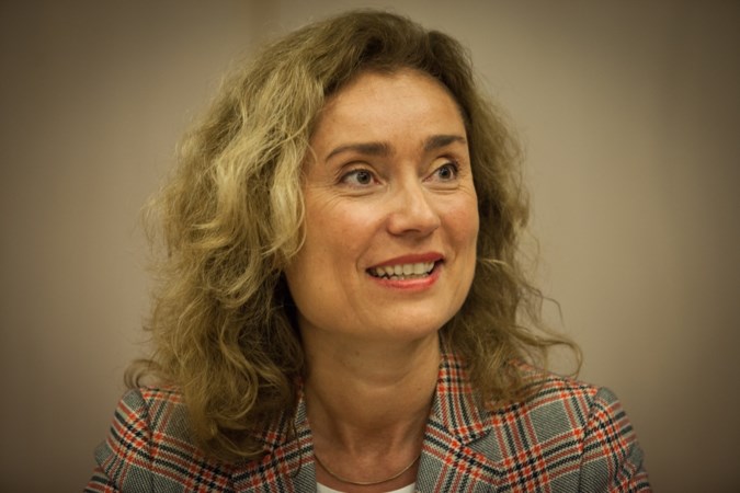 D66’er Vera Bergkamp wil Kamervoorzitter Arib vervangen