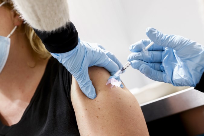Commentaar: Testevenementen als zoethouder voor falende vaccinatiestrategie