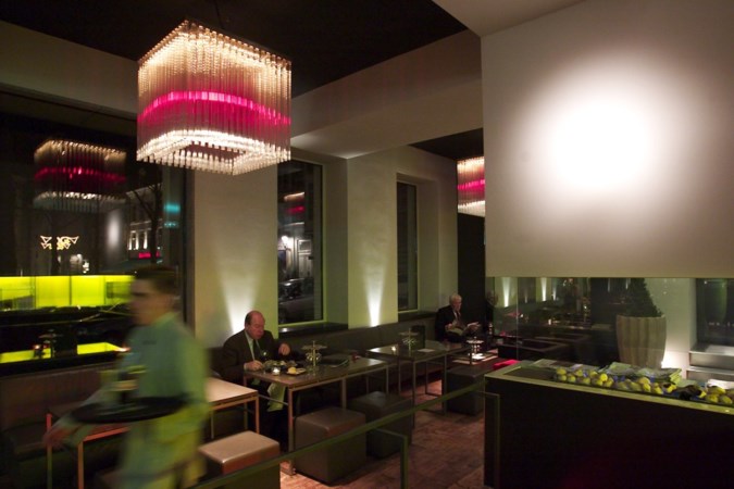 Hotels blijven leeg: ’Welk probleem wordt er opgelost met diner op kamer?’
