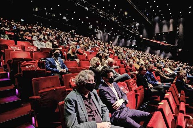 ‘Anderhalve meter afstand niet nodig in theaters en bioscopen’