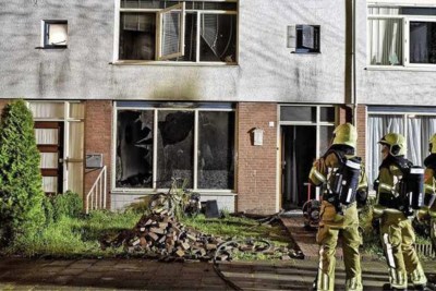 Vader redt dochters uit brandende woning, agent ontroerd: ’Angstige blik in hun ogen’