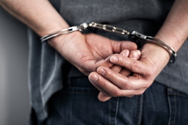 Twee personen aangehouden in Hoensbroek voor wapens en drugs