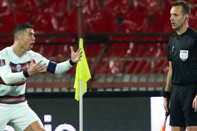 Danny Makkelie haalt grensrechter Mario Diks uit EK-team na blunder met Cristiano Ronaldo