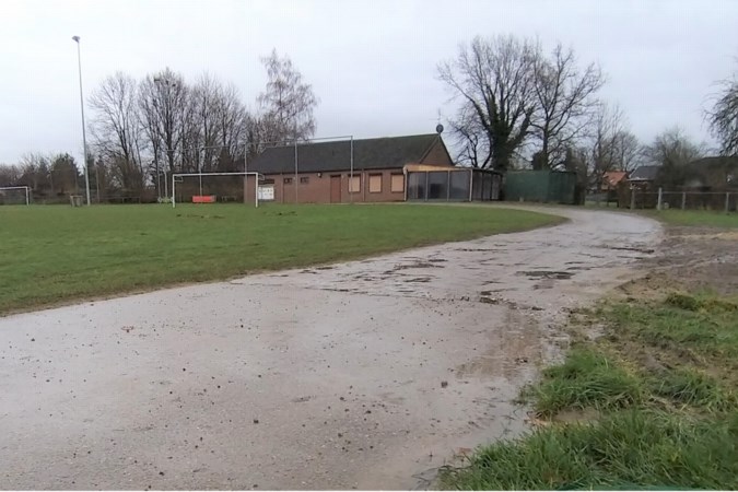 Inwoners Ingber betalen zelf mee aan verbeteren van toegangsweg voetbalkantine annex gemeenschapshuis