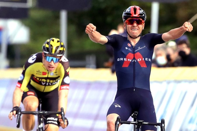 Stunt van Tom Pidcock: Brit verrast Wout van Aert in finale Brabantse Pijl