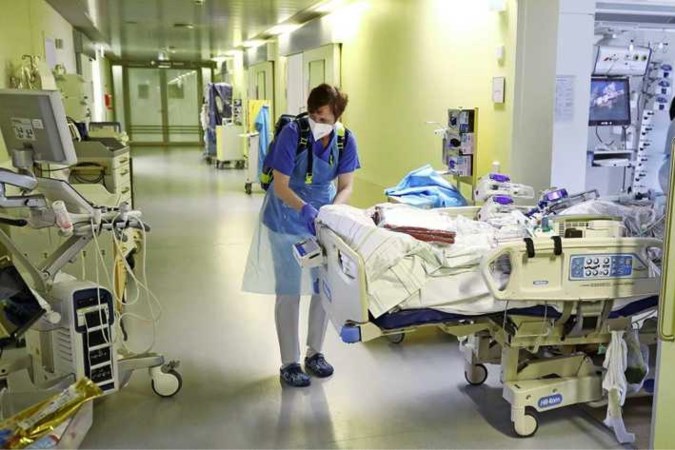 Weer minder druk in ziekenhuizen, veel meer nieuwe coronagevallen na storing