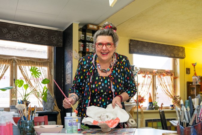 Marga van Donselaar was zuster en lerares, maar volgde haar hart en is nu eigenaar van atelier Leim & Zwa in Elsloo