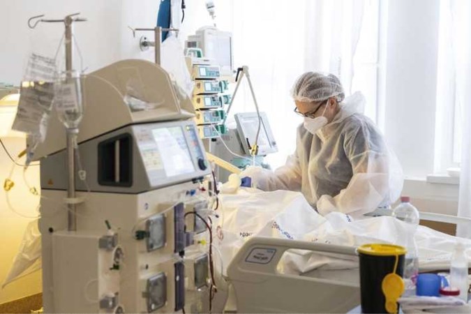 Aantal coronapatiënten in ziekenhuizen stijgt na reeks dalingen, 8966 besmettingen geregistreerd