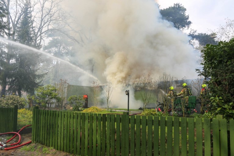 Felle brand verwoest bungalow in Meijel