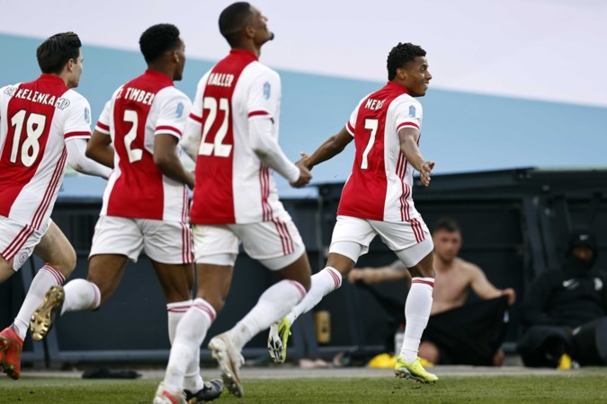 Ajax verslaat Vitesse in bekerfinale met 2-1 dankzij doelpunt in blessuretijd van David Neres
