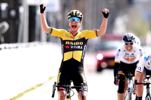 Vos wint voor ’t eerst Amstel Gold Race: ‘Mooi om hier terug te zijn met een overwinning’