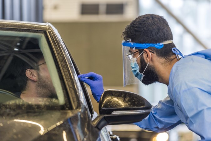 Aantal nieuwe coronagevallen gestegen, 1 op de 10 test positief