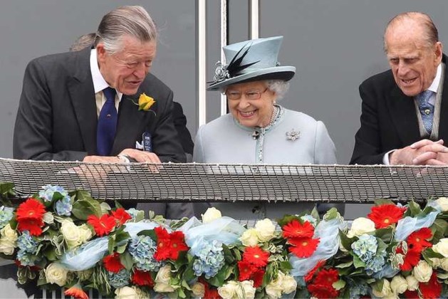 Dubbel verlies Queen: op dag begrafenis Philip overlijdt een van haar adviseurs