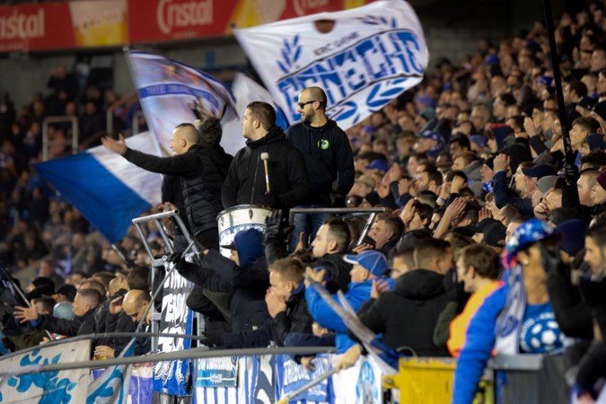 Column: ‘Mensen waar je in dagelijkse leven geen twee woorden mee zou wisselen, worden in buurt van voetbalstadion bloedbroeders’