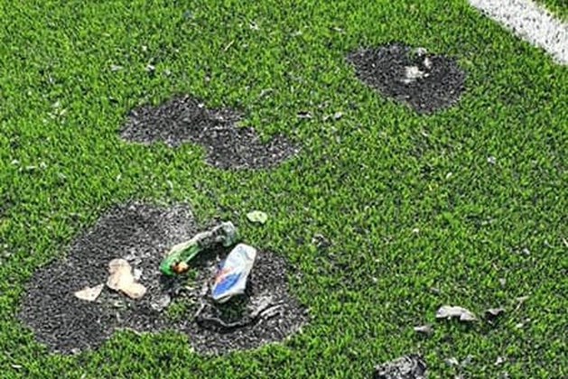 Vernielingen aan kunstgrasveld van voetbalclub in Munstergeleen 