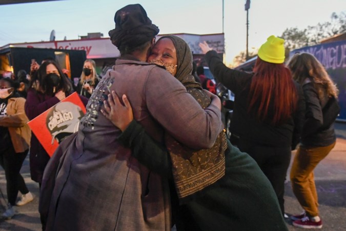 Feest op straat in Amerikaanse stad Minneapolis na veroordeling Chauvin voor doden George Floyd