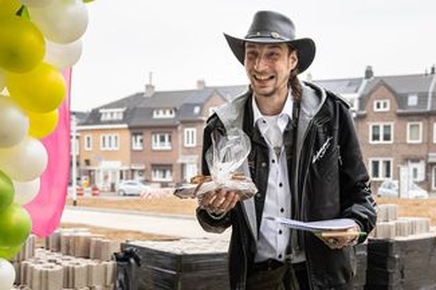 Eerste vijftig bewoners Voorterstraat Superlocal-buurt Kerkrade tekenen reserveringsovereenkomst
