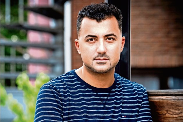 Schrijver Özcan Akyol brengt online bezoek aan bibliotheek Kerkrade