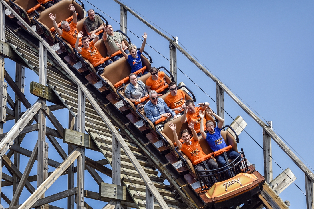 Toverland gooit onderdelen houten achtbaan Troy in de verkoo&hellip; De