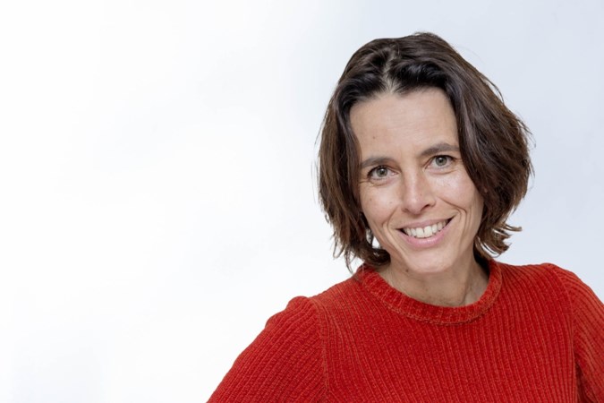 Column: Hoe meer Elke hoe beter, dacht ik, terwijl ik mijn handen in mijn zachte zij zette en op de weegschaal stapte