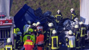 Zeer ernstig ongeval: vrachtwagenchauffeur met traumahelikopter afgevoerd