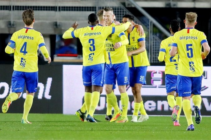 Cambuur maakt in Alkmaar feest compleet: schaal is binnen