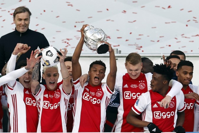 Column: Perr Schuurs had die literfles Budweiser best over de kale knar van Erik ten Hag mogen gieten