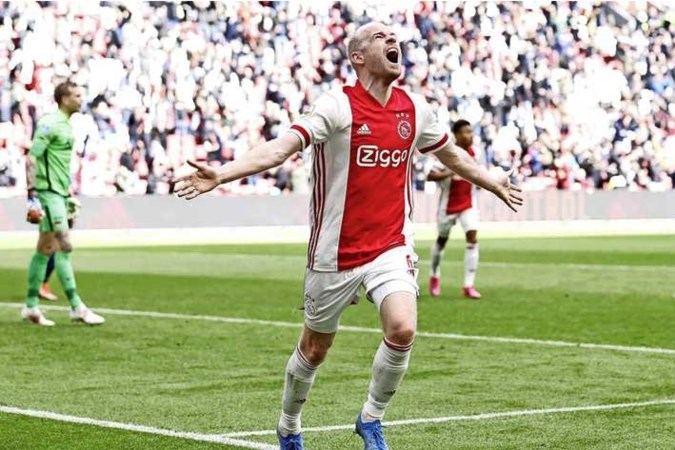 Ajax klopt AZ en is officieus kampioen