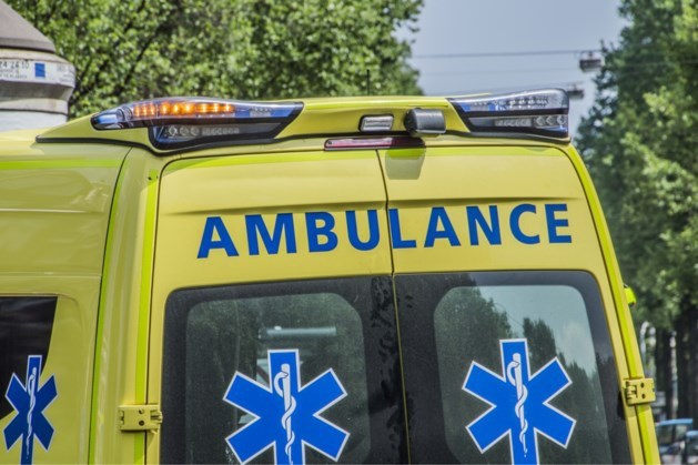 Ambulancepersoneel achtervolgt bestelbus en helpt ‘boef’ vangen
